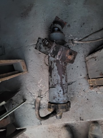 Silownik Tlok hydrauliczny do przyczepy D-47