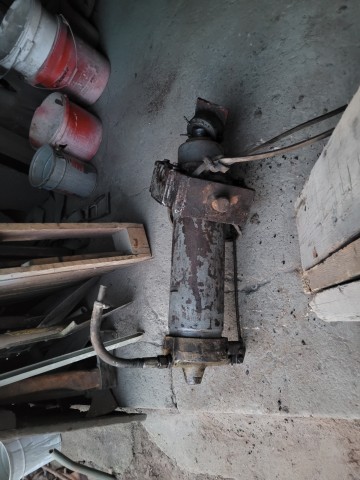 Silownik Tlok hydrauliczny do przyczepy D-47