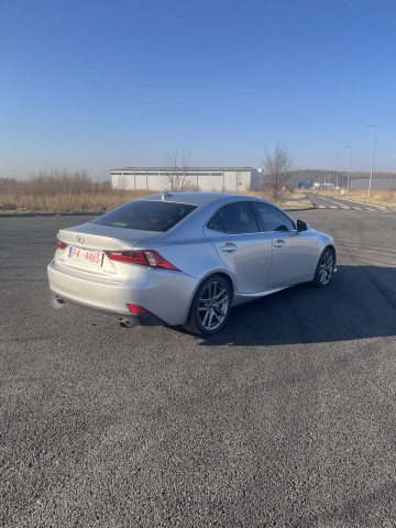 Sprzedam Lexusa IS 200T F-Sport