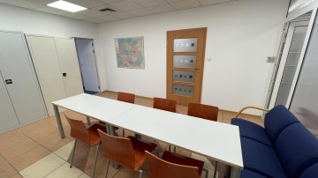 Umeblowany lokal usługowo-biurowy o pow. 200m2 -Star&oacute;wka