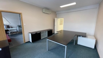 Umeblowany lokal usługowo-biurowy o pow. 200m2 -Star&oacute;wka