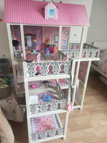 Duży domek dla lalek