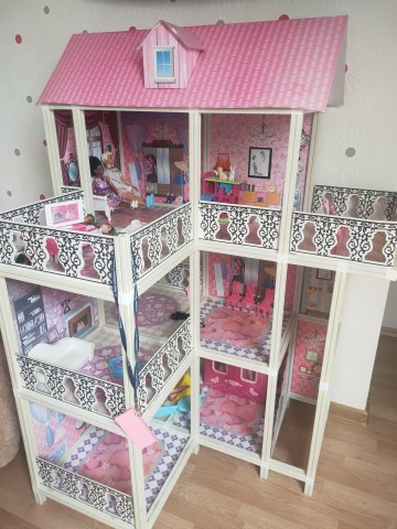Duży domek dla lalek