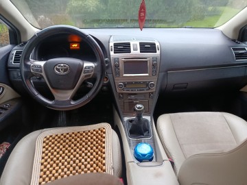SPRZEDAM TOYOTĘ AVENSIS 2,0  D4D