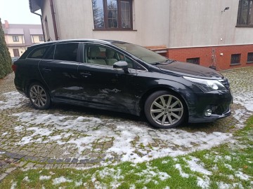 SPRZEDAM TOYOTĘ AVENSIS 2,0  D4D