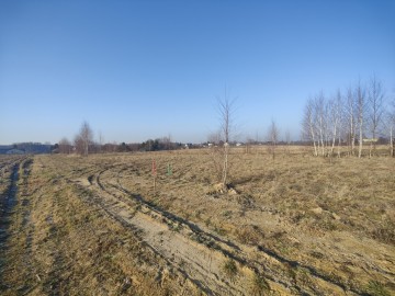 Sprzedam dużą działkę z WZ na 2 budynki mieszkalne