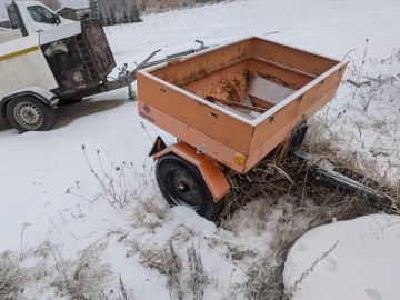 Przyczepka piaskarka