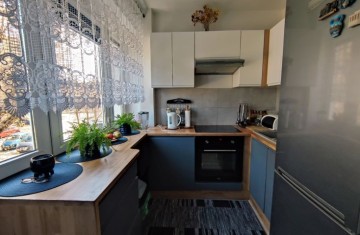 3 pok. mieszkanie, I piętro, po generalnym remoncie, umeblow ...