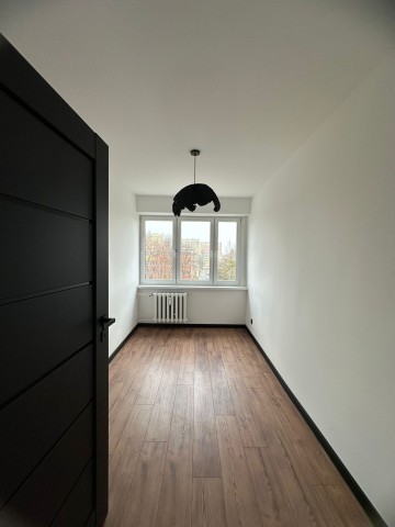 3 pok. mieszkanie po gruntownym remoncie, niski blok, os. V