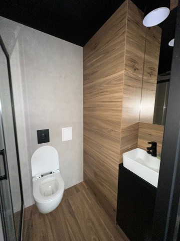 3 pok. mieszkanie po gruntownym remoncie, niski blok, os. V