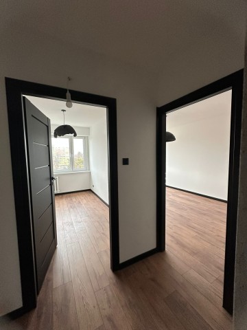 3 pok. mieszkanie po gruntownym remoncie, niski blok, os. V