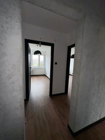 3 pok. mieszkanie po gruntownym remoncie, niski blok, os. V