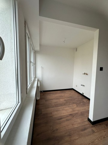 3 pok. mieszkanie po gruntownym remoncie, niski blok, os. V