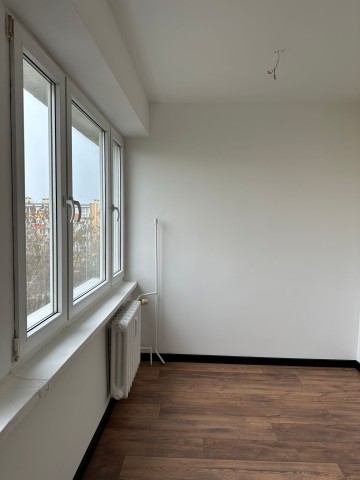 3 pok. mieszkanie po gruntownym remoncie, niski blok, os. V