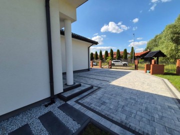 Nowoczesny, parterowy dom w spokojnej okolicy -os. Pawł&oacute;wek