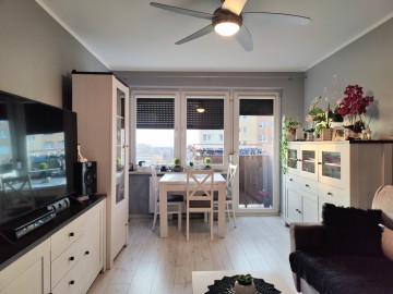 Sprzedam 2 pokojowe, rozkładowe mieszkanie z balkonem-os. V