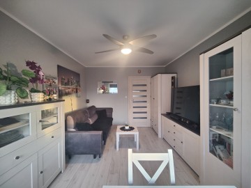 Sprzedam 2 pokojowe, rozkładowe mieszkanie z balkonem-os. V