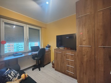 Sprzedam 2 pokojowe, rozkładowe mieszkanie z balkonem-os. V