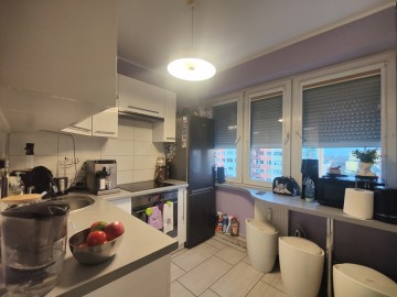 Sprzedam 2 pokojowe, rozkładowe mieszkanie z balkonem-os. V