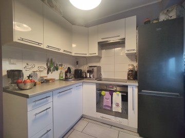 Sprzedam 2 pokojowe, rozkładowe mieszkanie z balkonem-os. V