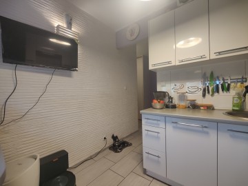 Sprzedam 2 pokojowe, rozkładowe mieszkanie z balkonem-os. V