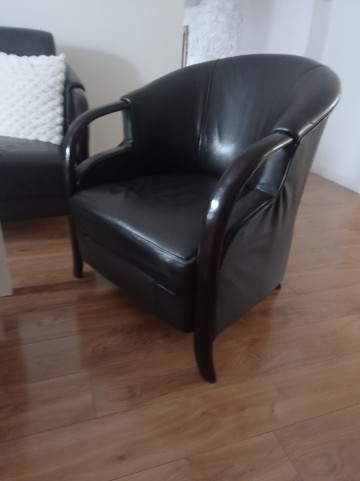 Sprzedam skorzaną kanapę z fotelem
