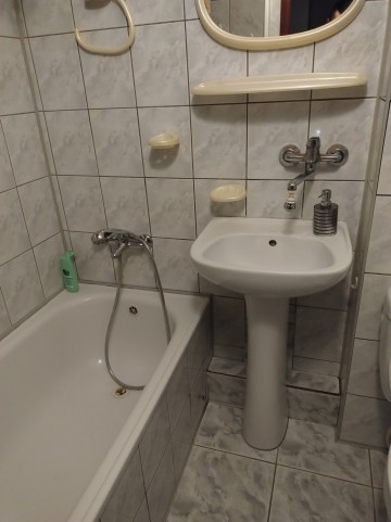 Wynajmę mieszkanie Parter 42 16.