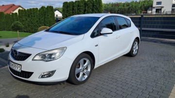 Sprzedam Opla Astrę J 2010