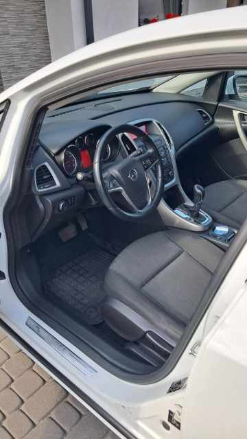 Sprzedam Opla Astrę J 2010