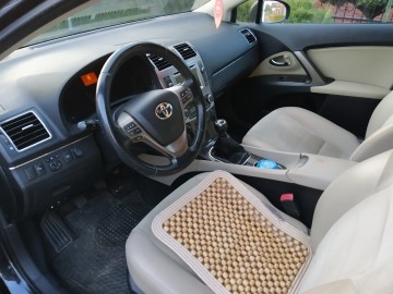 SPRZEDAM OSZCZĘDNĄ I NIEZAWODNĄ TOYOTĘ AVENSIS 2,0 D4D