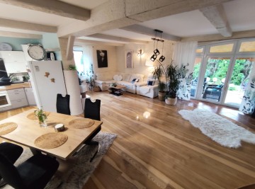 Oszczędny w eksploatacji dom, 2 garaże, duża działka-Gł&oacute;wiew