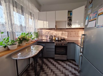 Sprzedam mieszkanie 2 pok., niski blok, 3 piętro-os. V