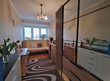 Sprzedam mieszkanie 2 pok., niski blok, 3 piętro-os. V