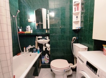 Sprzedam mieszkanie 2 pok., niski blok, 3 piętro-os. V