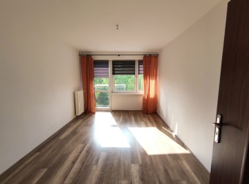 Wynajmę rozkładowe 3 pok. mieszkanie z balkonem -os. V