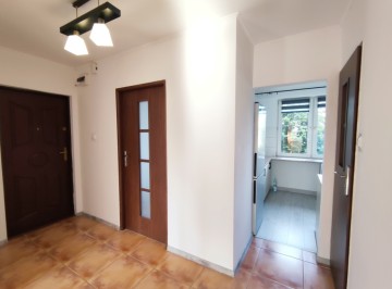 Wynajmę rozkładowe 3 pok. mieszkanie z balkonem -os. V