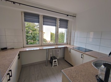 Wynajmę rozkładowe 3 pok. mieszkanie z balkonem -os. V