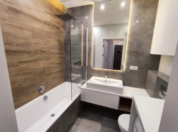 Ekskluzywne, umeblowane i wyposażone mieszkanie z balkonem