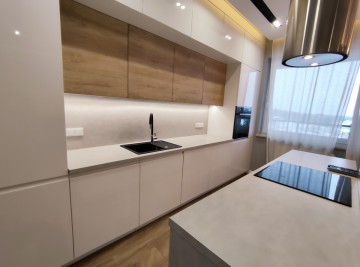 Ekskluzywne, umeblowane i wyposażone mieszkanie z balkonem