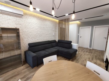 Ekskluzywne, umeblowane i wyposażone mieszkanie z balkonem