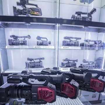 Canon XA75, Sony FDR-AX43, DJI Osmo Pocket 3, Panasonic, lei