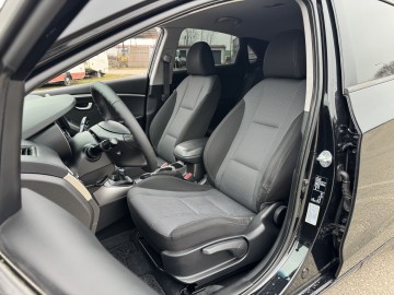 Hyundai i30 1.4 BENZYNA Klimatronik Nawigacja Kamera Ledy