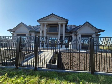 Awangardowa rezydencja o pow. 300m2 -Żychlin, Stare Miasto