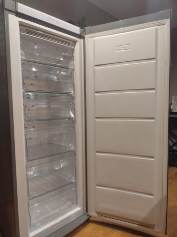 Sprzedam zamrażarkę szufladkową marki Electrolux.