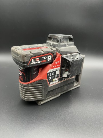 Laser Milwaukee 360&deg; M12 3PL + akumulator 6.0 Ah zielony