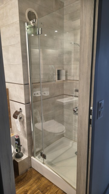 Sprzedam drzwi prysznicowe