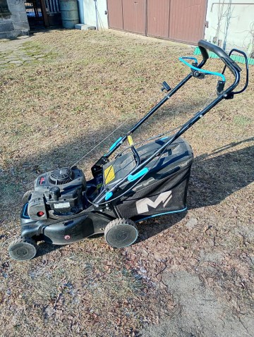 Sprzedam uszkodzoną kosiarkę