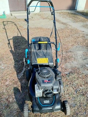 Sprzedam uszkodzoną kosiarkę