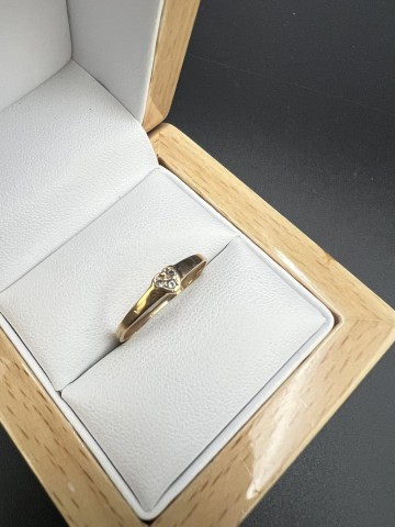 Złoty pierścionek  Pr&oacute;ba 585 Waga: 0.88 g