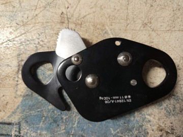 Przyrząd autoasekuracyjny